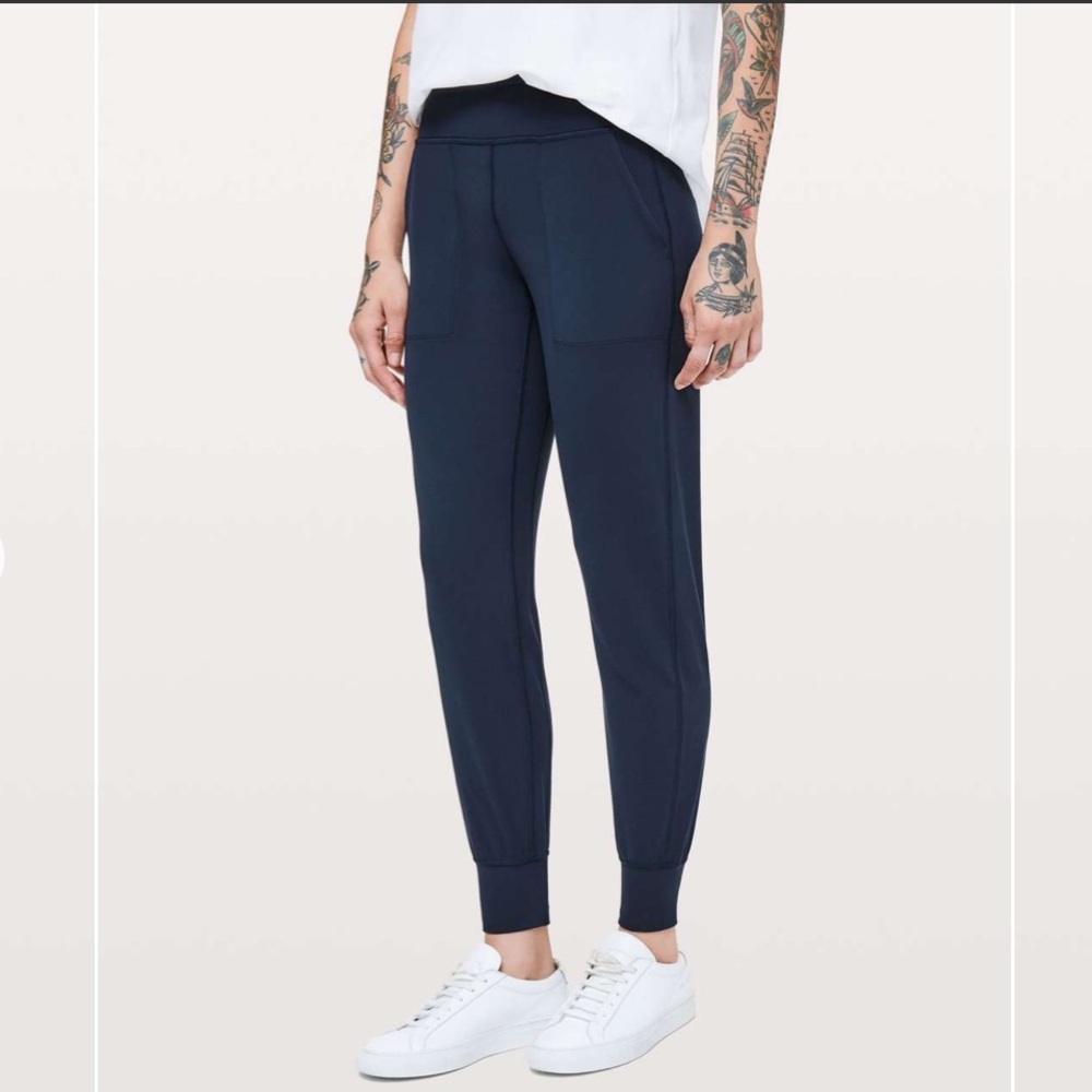 Lululemon Align High-Rise Jogger 28” True Navy Size 4 GUC
True Navy